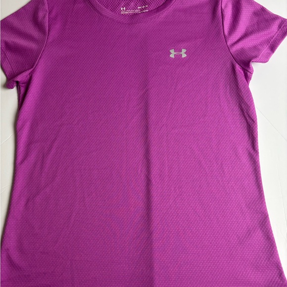 Under Armour Tops - Under Armour Women's Magenta Short Sleeve Tee